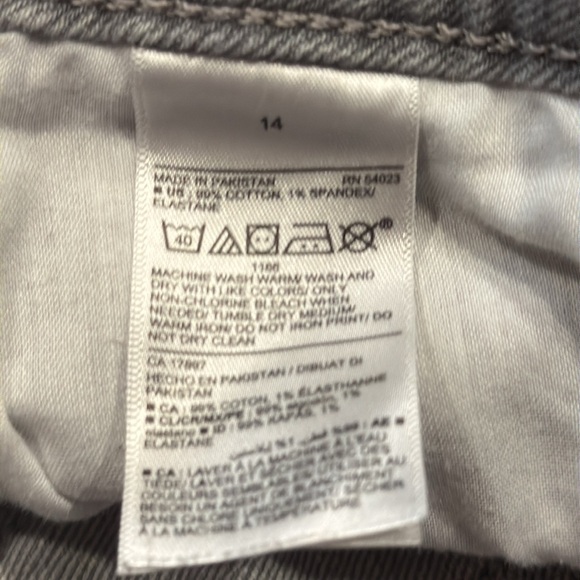 Old Navy women’s O.G straight  high rise jeans shorts size 14 . - Picture 7 of 9